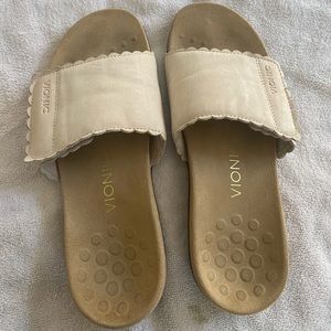 Vionic Rest Florence Slide Leather Sandal.  EUC.  Light pink.